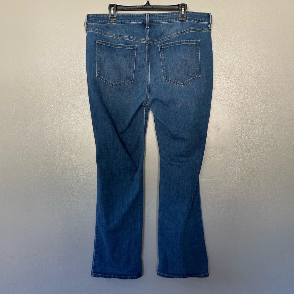 Old Navy Mid Rise Kicker Bootcut Jean in Medium Wash size 18 - Picture 12 of 12